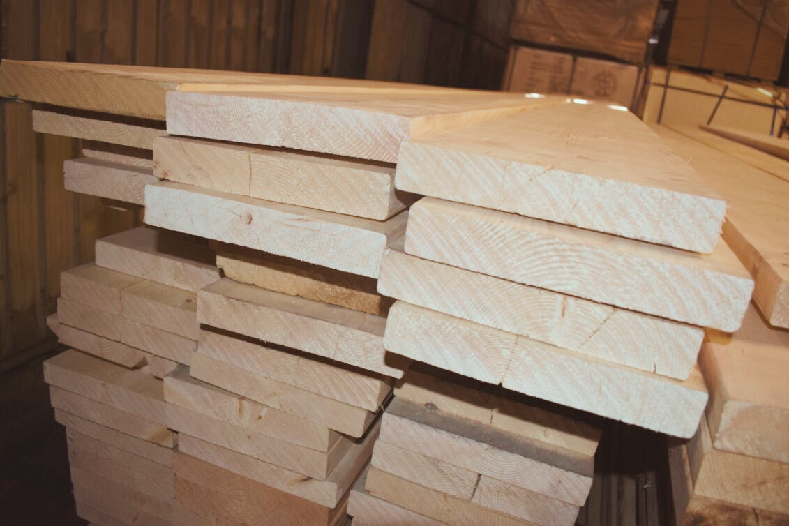 خشب كندي ممسوح